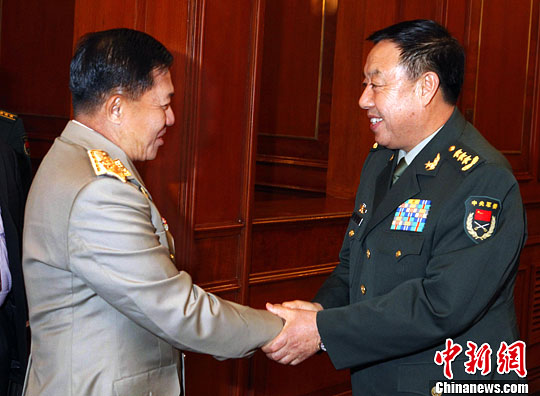 10月15日下午，軍委第一副主席範長龍上將在釣魚台國賓館會見來訪的緬國防軍總司令敏昂萊一行。
