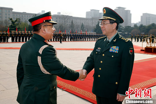 2016年3月28日下午，中央军委联合参谋部参谋长房峰辉在北京八一大楼与尼泊尔军队参谋长切特里举行会谈。