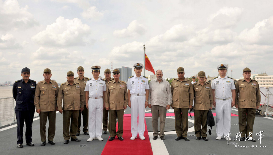 古巴高级将领访问东海舰队某水警区