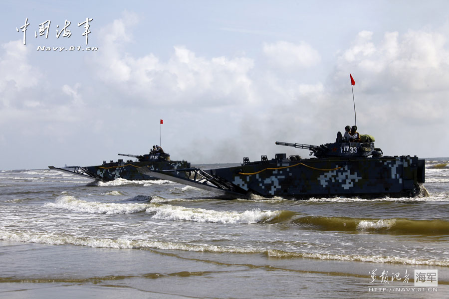 中国海军演练越海作战 陆战队实施抢滩登陆