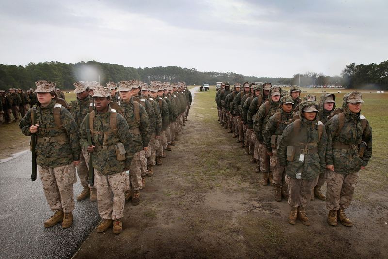 没特殊待遇:美国海军陆战队女新兵训练照曝光
