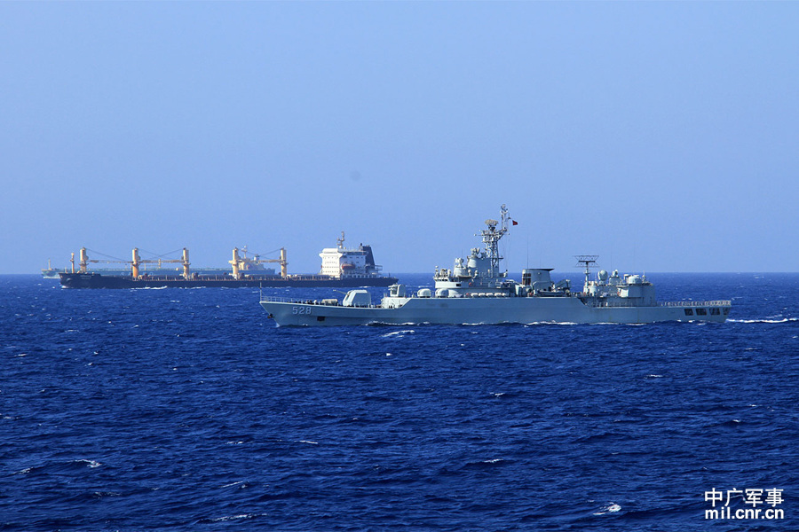 中国派往亚丁湾最小军舰:绵阳舰护航侧记