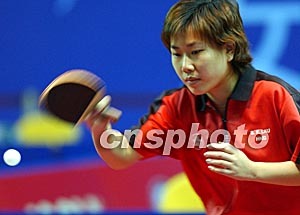 多图:2003年女子世界杯乒乓球赛激烈进行