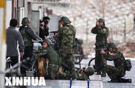 图文:齐齐哈尔市警方成功制服一持枪绑架人质