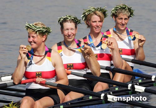 德国队获得女子四人双桨赛艇比赛冠军