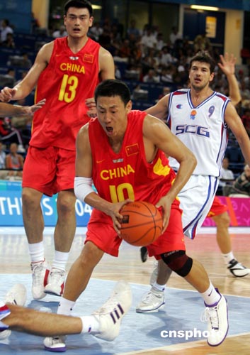 中国男篮队长李楠奥运赛场受好评