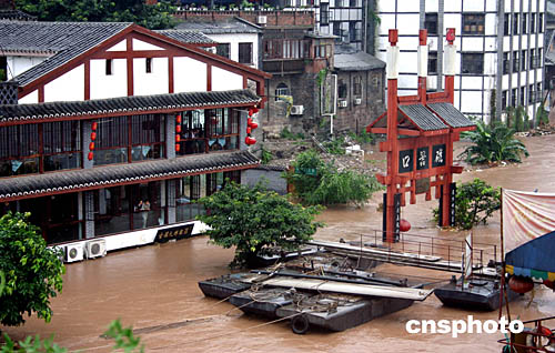 重庆主城遭遇洪水多处成泽国
