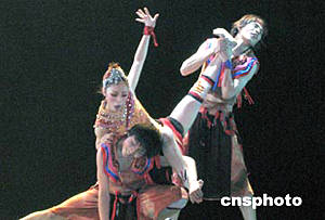 图:第六届全国舞蹈比赛的三人舞