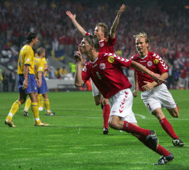 欧锦赛:丹麦瑞典踢出 死亡比分 意大利悲壮出局