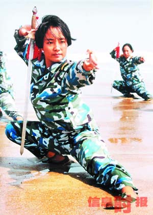 中国海军女子陆战队:大海荒岛练就 霸王花 (图