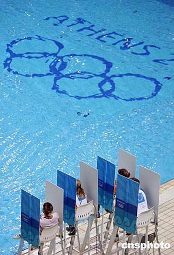 雅典奥运跳水比赛裁判打分各自独立操作