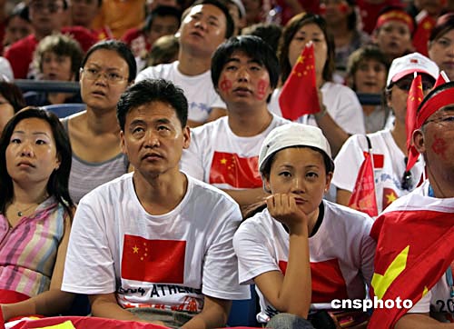 图:中国男篮首场比赛令球迷失望