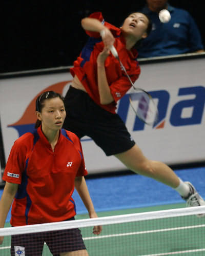 中国羽毛球女子双打在世锦赛上包揽金银铜牌(