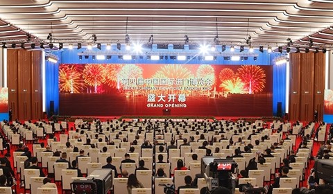 11月4日晚，第四�弥�����H�M口博�[���_幕式在上海�e行。 
