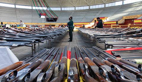 當地時間12月14日，西班牙莫拉爾薩爾薩爾，當地舉行西班牙公民警衛隊武器拍賣展。