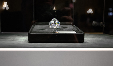 当地时间2022年5月11日，瑞士日内瓦，一颗228.31克拉重的白色钻石拍卖，拍卖成交价格约为2180万美元。