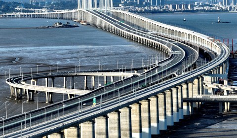 7月4日，中國首座跨海高速鐵路橋梁——新建福（州）廈（門）鐵路泉州灣跨海大橋完成無砟軌道施工，為后續鋪軌貫通和通車運營創造了有利條件。