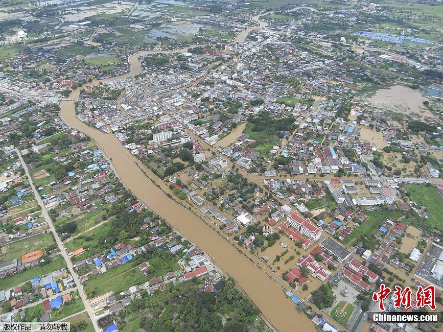 菲律宾遭遇台风袭击 马尼拉被洪水淹没