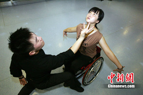 太原残疾女孩“轮椅拉丁”舞上《我要上春晚》