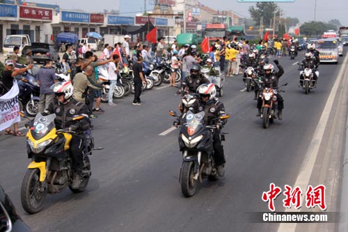欧洲警察摩托车队畅游中国传递友谊(图)
