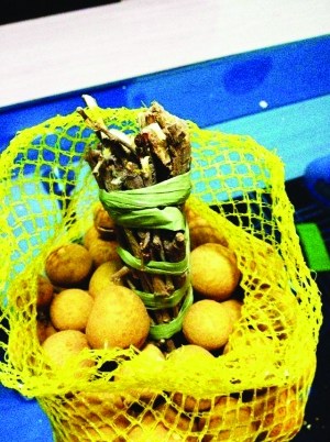 网友点名捆绑销售:土豆沾泥巴、桂圆塞干枝