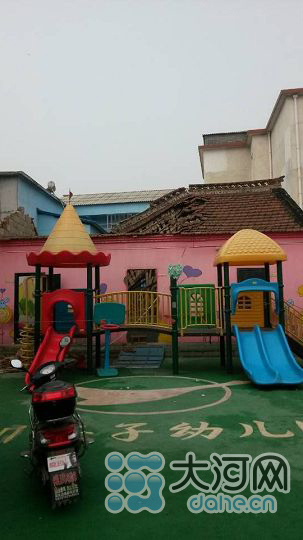 河南信阳一乡村幼儿园房顶倒塌致1死3伤(图)