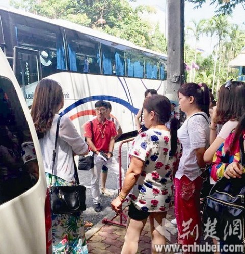 中国游客在泰拒绝强制消费泰国导游当场发飙（图）