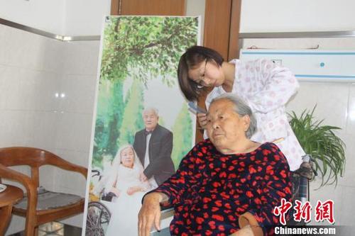 中国首个老年护理标准出台加快发展老年护理服务