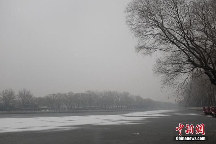 北京迎来今冬第二场降雪交通受扰部分景区关闭
