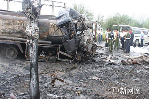 吉林省梅河口市特大交通事故共造成15人死13