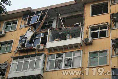 山西晋城:楼房内私造雷管引发爆炸 3人被困(图