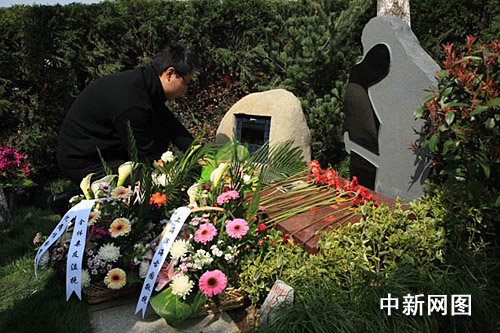上海滨海古园出现中国首个音乐视频葬(图)