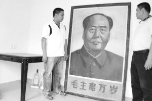 福建一男子收藏毛泽东油画20年 曾险被劈当柴