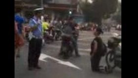 中新网-视频-拍客:云南大客车翻下山致28人死伤