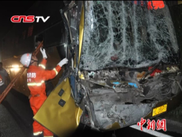 柳州/广西南宁—柳州高速公路两车追尾多人受伤