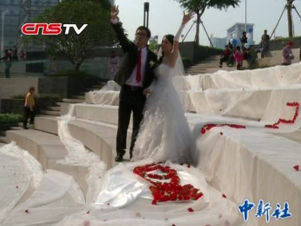 新娘520米婚纱图片