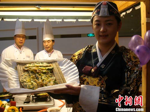 韩国大厨在桂林现场烹饪韩国特色美食