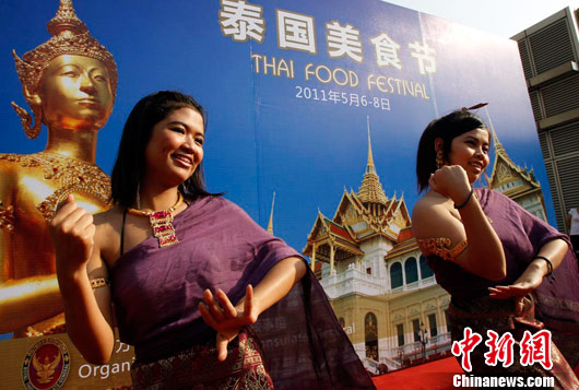 泰国美女在上海载歌载舞推广泰国美食