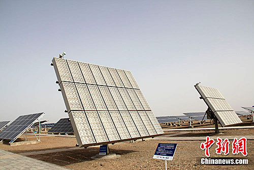 图:甘肃首个光伏发电展示试验园在敦煌建成