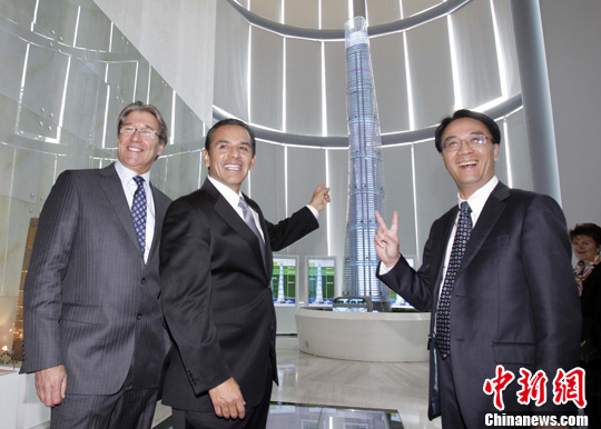 洛杉矶市市长参观上海在建第一高楼