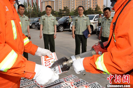 内蒙古通辽消防部队车辆更换12式新牌照