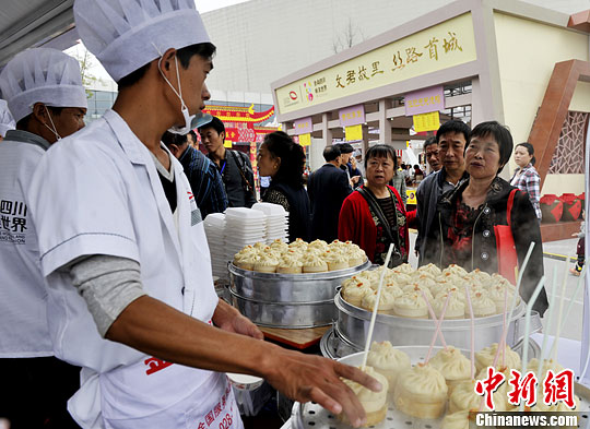 特色美食亮相第十届中国(成都)国际美食旅游节
