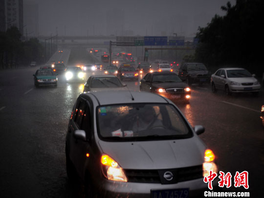 受海贝思残余环流影响暴雨突袭广州