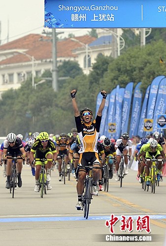 第六届环鄱阳湖自行车大赛鸣枪 逾30国选手竞技