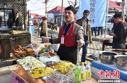 新疆伊犁农家制作民族特色美食喜迎纳吾肉孜节