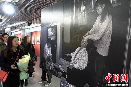 见证--纪念改革开放四十年中国摄影家系列作品