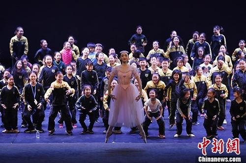 中國中央芭蕾舞團首次將芭蕾課堂“搬進”中國國際學校