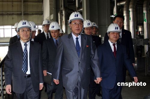 图:朝鲜内阁总理金英日参观北京热电厂