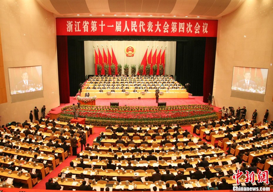 扬州市六届人大四次会议 谢正义作政府工作报告