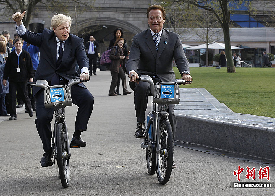施瓦辛格与伦敦市长骑自行车宣传环保